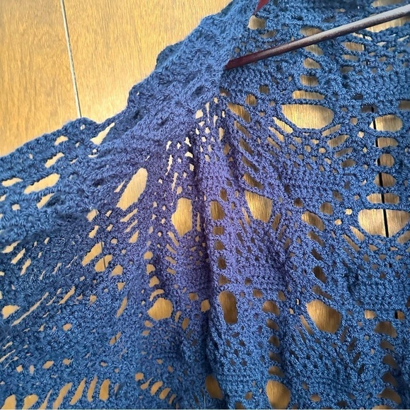 Handmade Navy Blue Crochet Open Chunky Scallop Knit Shawl Poncho - Picture 4 of 7